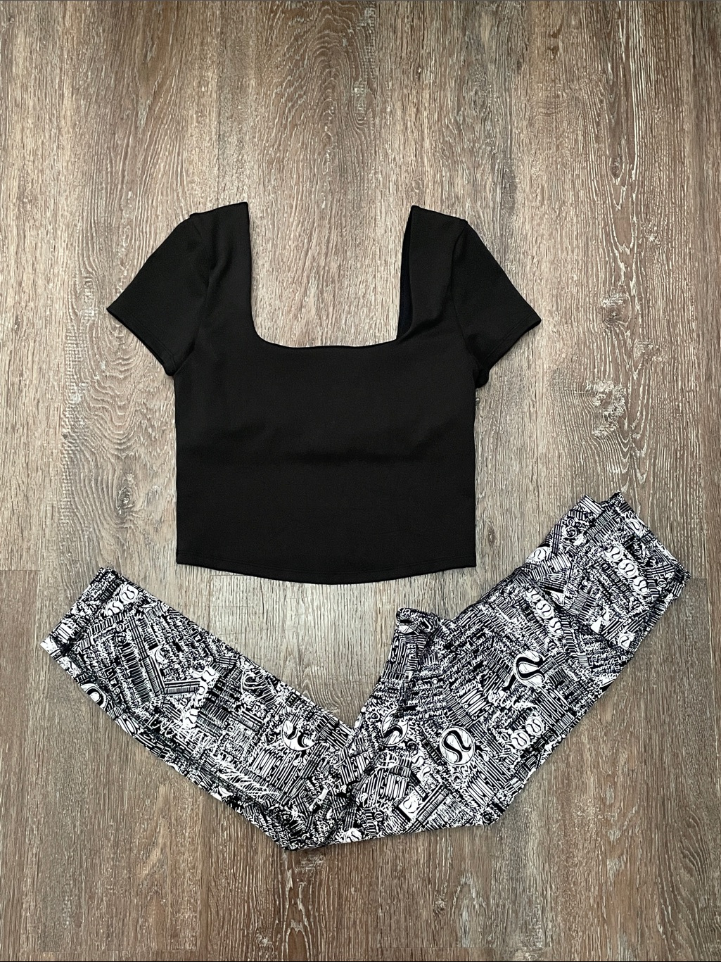 Nwot Lululemon Matching Black/White Set. Size 4